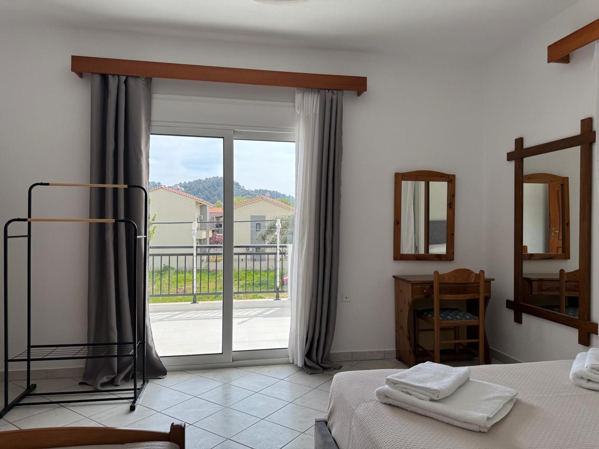 White Apartment - Thassos Town Exterior foto